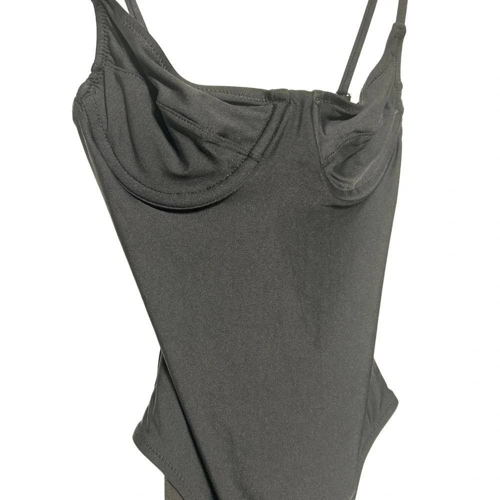 J Crew Black Underwire One Piece Swimsuit‎ Style J3558 Size 2